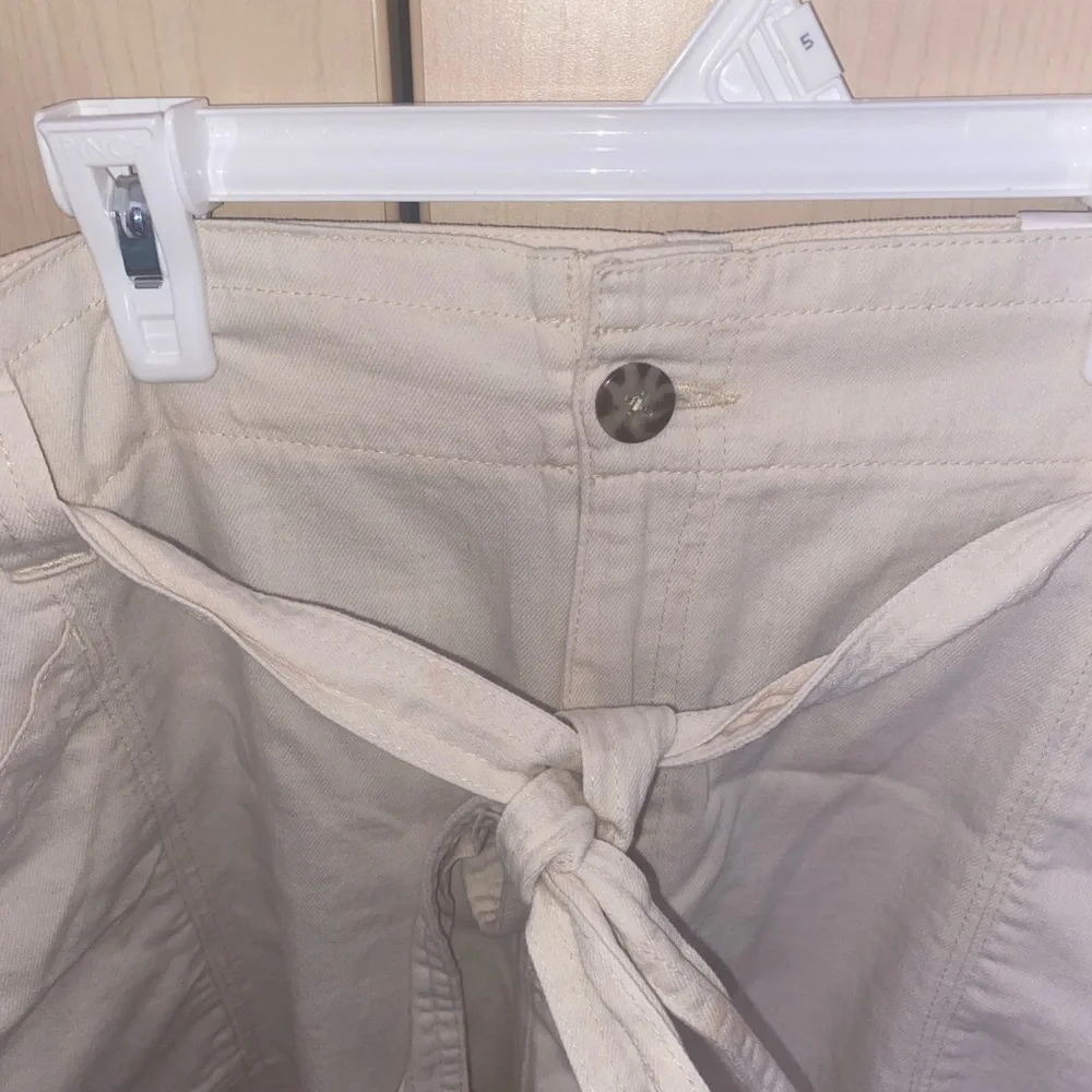 Old Navy Women High-Waisted Twill Workwear Shorts Cream XL NWT Tie Waist